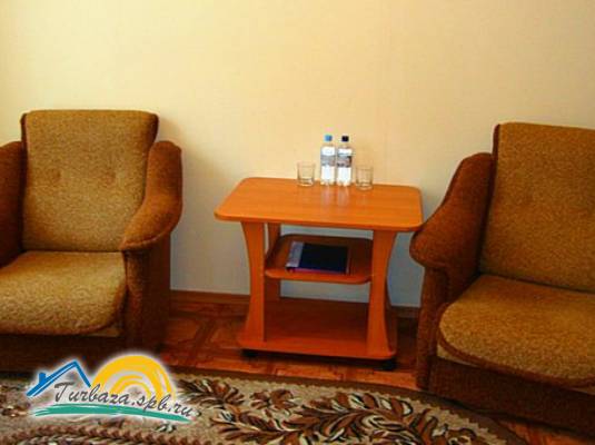 Мини-гостиница «Лужский берег» 